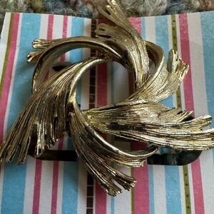 Elegant Gold-Tone Women's Brooch